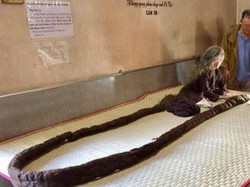 Kisah Nenek Berambut Ular, Tolak Potong Rambut Selama 64 Tahun