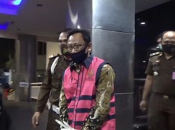 Pejabat OJK Tersangka Korupsi Ditahan Kejati DKI