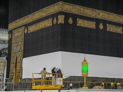 Setelah Dilepas, Kain Kiswah Penutup Kakbah Dibawa ke Mana?