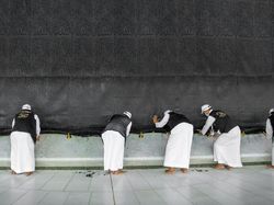 Sejarah Kain Kiswah yang Menutupi Kakbah Sejak Tahun 1926