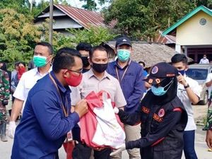 Jokowi Kirim Bantuan Sembako untuk Korban Banjir Masamba Jokowi Kirim Bantuan Sembako untuk Korban Banjir Masamba