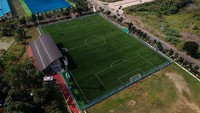 Foto udara lapangan untuk latihan yang diberi nama Soccer Training Sabilulungan Si Jalak Harupat sebelum diresmikan di kompleks SOR Si Jalak Harupat, Soreang, Kabupaten Bandung, Jawa Barat, Rabu (22/7/2020). 