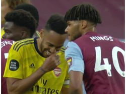 Penampakan Aubameyang Cengengesan