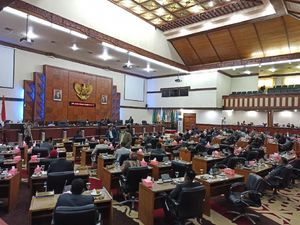 Alasan DPRA Interpelasi Plt Gubernur Aceh: Dana Corona-Stiker BBM Subsidi Alasan DPRA Interpelasi Plt Gubernur Aceh: Dana Corona-Stiker BBM Subsidi