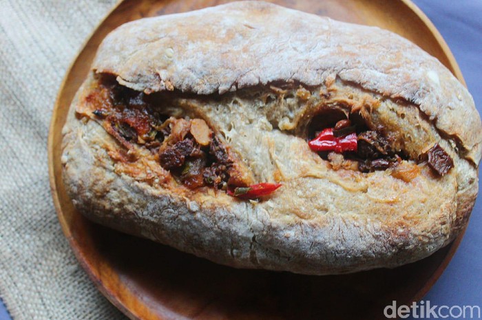 Roti sourdough isi gudeg Roti sourdough isi gudeg