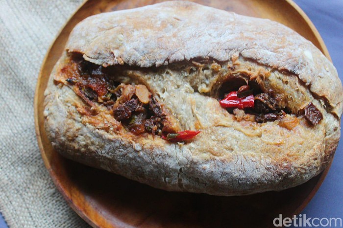 Roti sourdough isi gudeg