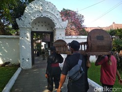 Sultan Kasepuhan Cirebon Dimakamkan di Astana Gunung Sembung