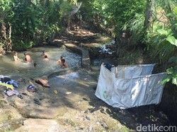 Miris! Warga Cianjur Pakai Air Bercampur Tinja untuk Mandi-Cuci Beras