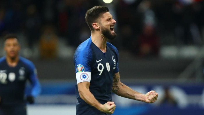 PARIS, FRANCE - NOVEMBER 14: Olivier Giroud of France celebrates after scoring his teams second goal during the UEFA Euro 2020 Qualifier between France and Moldova on November 14, 2019 in Paris, France. (Photo by Dean Mouhtaropoulos/Getty Images)