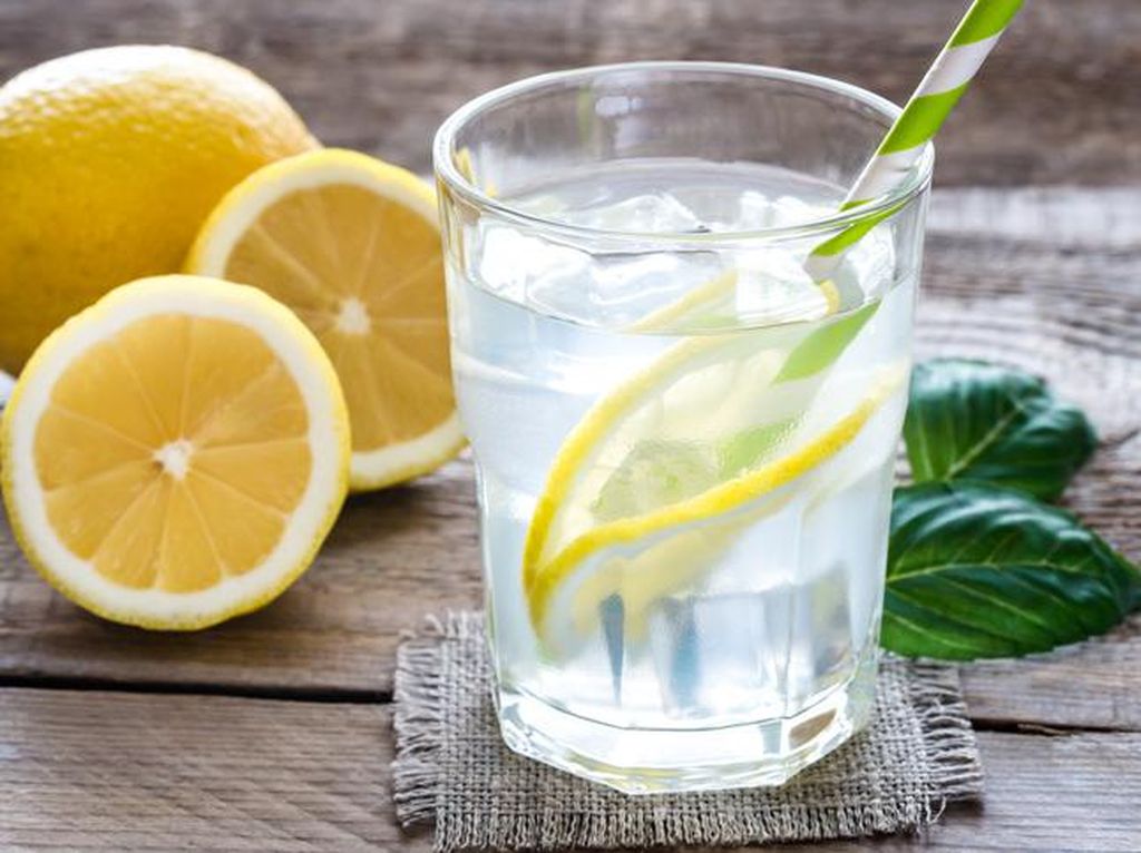 Ini yang Terjadi Pada Tubuh Jika Kamu Minum Air Lemon Tiap Hari