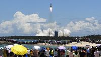 Antusias Warga China Saksikan Peluncuran Misi ke Mars