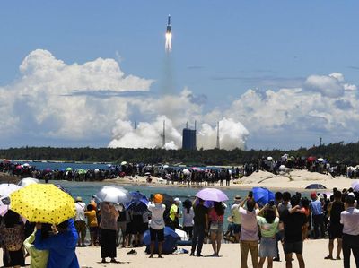 Antusias Warga China Saksikan Peluncuran Misi ke Mars