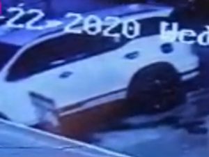 Video Rekaman CCTV Aksi Pembobol Mobil Berisi Cek Rp 43 M di Kemang