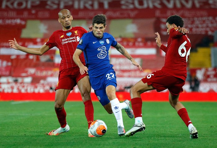 LIVERPOOL, ENGLAND - JULY 22: Fabinho (L) and Trent Alexander-Arnold of Liverpool battle for possession with Christian Pulisic of Chelsea during the Premier League match between Liverpool FC and Chelsea FC at Anfield on July 22, 2020 in Liverpool, England. Football Stadiums around Europe remain empty due to the Coronavirus Pandemic as Government social distancing laws prohibit fans inside venues resulting in all fixtures being played behind closed doors. (Photo by Phil Noble/Pool via Getty Images)