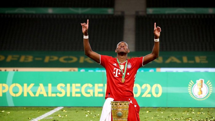 BERLIN, GERMANY - JULY 04:  David Alaba of FC Bayern Muenchen poses with the trophy in celebration after the DFB Cup final match between Bayer 04 Leverkusen and FC Bayern Muenchen at Olympiastadion on July 04, 2020 in Berlin, Germany. (Photo by Alexander Hassenstein/Getty Images)
