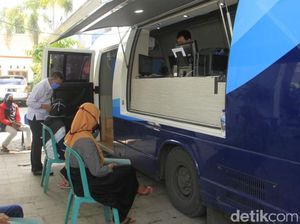 Banyuwangi Jemput Bola Urus Adminduk, Mudahkan Warga Selama Pandemi Banyuwangi Jemput Bola Urus Adminduk, Mudahkan Warga Selama Pandemi