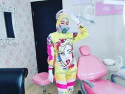 Cerita Dokter Gigi di Malang yang Viral Pakai Baju APD Seksi