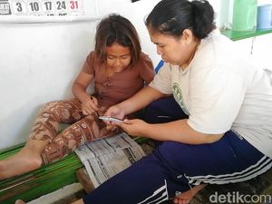 Ibu Jaga Warung Sambil Dampingi Anak Belajar Daring Keluhkan Biaya Pulsa Ibu Jaga Warung Sambil Dampingi Anak Belajar Daring Keluhkan Biaya Pulsa