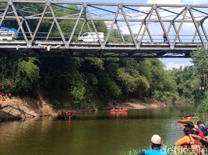 Wanita yang Terjun ke Sungai di Madiun Ditemukan Tewas Mengambang