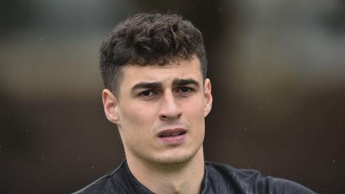 Kepa Arrizabalaga Chelseas Spanish goalkeeper Kepa Arrizabalaga comes out for attends a training session at Chelseas Cobham training facility in Stoke DAbernon, southwest of London on February 24, 2020, on the eve of their UEFA Champions League round of 16 first leg football match against Bayern Munich. (Photo by Glyn KIRK / AFP)