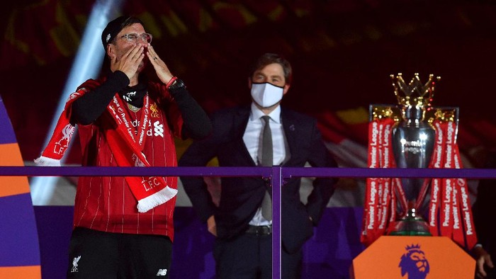 LIVERPOOL, ENGLAND - JULY 22: Jurgen Klopp, Manager of Liverpool celebrates with a Premier League Winners medal following the Premier League match between Liverpool FC and Chelsea FC at Anfield on July 22, 2020 in Liverpool, England. Football Stadiums around Europe remain empty due to the Coronavirus Pandemic as Government social distancing laws prohibit fans inside venues resulting in all fixtures being played behind closed doors. (Photo by Paul Ellis/Pool via Getty Images)