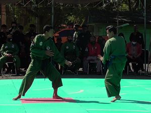 Puluhan Pendekar di Polewali Mandar Bertarung di Halaman Makodim 1402/Polmas Puluhan Pendekar di Polewali Mandar Bertarung di Halaman Makodim 1402/Polmas