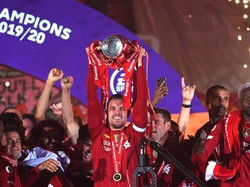 Kapten Liverpool Nih! Momen Keren Henderson ke Minamino