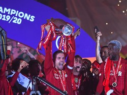 Liverpool Angkat Trofi Liga Inggris