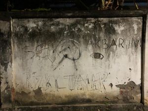 Polisi Selidiki Logo Palu Arit di Tembok Sekolah Bone yang Viral