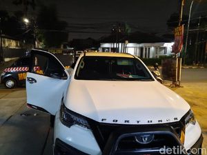 Usut Pencurian Cek Rp 43 M di Mobil yang Dibobol, Polisi Periksa 2 Saksi Usut Pencurian Cek Rp 43 M di Mobil yang Dibobol, Polisi Periksa 2 Saksi