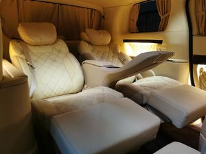 Mewahnya Interior Alphard Ala Private Jet, Ada Mini Bar hingga TV 40 Inci