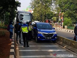 Kena Operasi Patuh Jaya, ASN Masuk Busway Melawan Polisi Saat Ditilang