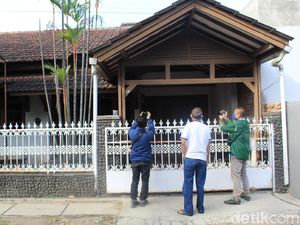Cerita Warga soal Rumah yang Jadi Pabrik Pil Obat Berbahaya di Bandung Cerita Warga soal Rumah yang Jadi Pabrik Pil Obat Berbahaya di Bandung