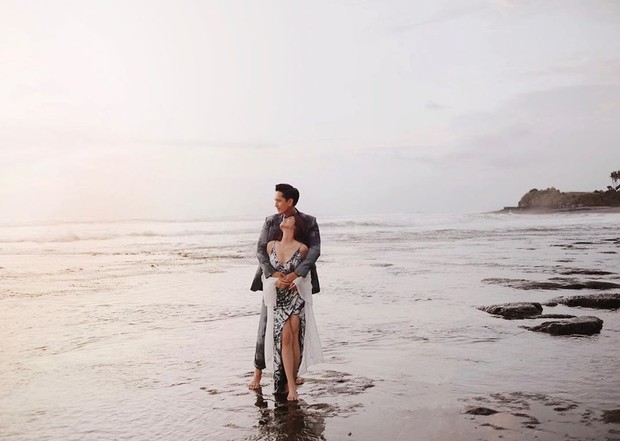 Susan Sameh dan pacara di pantai