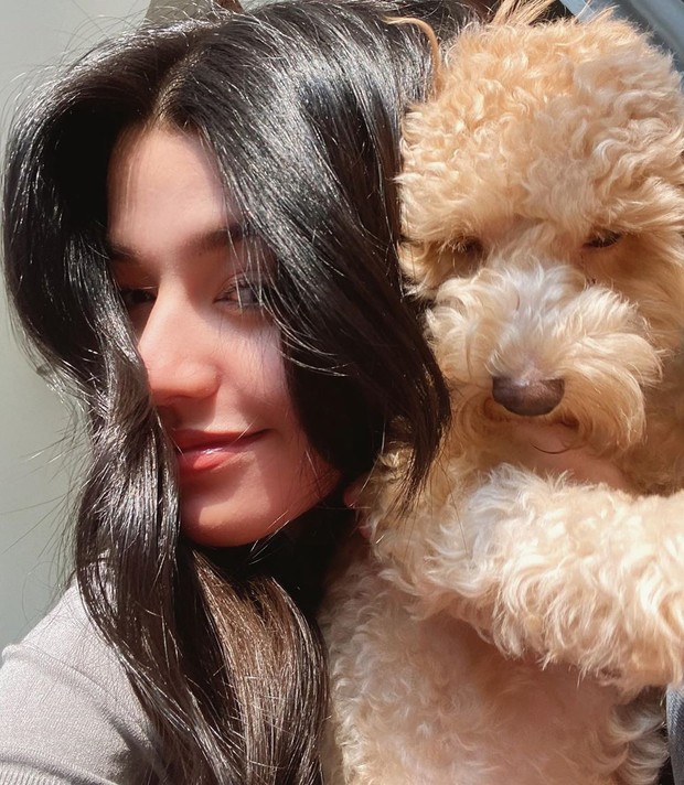 Susan Sameh bersama anjing kesayangannya