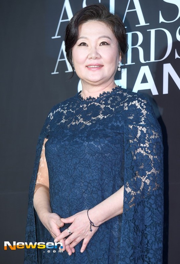 Koleksi foto artis Korea Kim Hae-sook yang wajahnya wara-wiri di drama Korea berperan sebagai sosok Ibu.