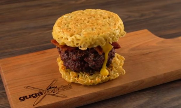 Mie Burger / www.youtube.com/watch?v=wH5DFk0xWO4 Mie Burger