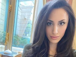 Pakar Seks Cantik Populer Ditemukan Tewas Tanpa Busana