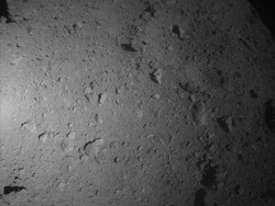 Asteroid Berukuran Lebih dari Menara Eiffel Melaju ke Orbit Bumi