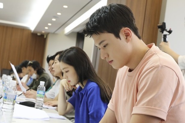 Foto: potret ganteng aktor Korea Shin Seung Ho