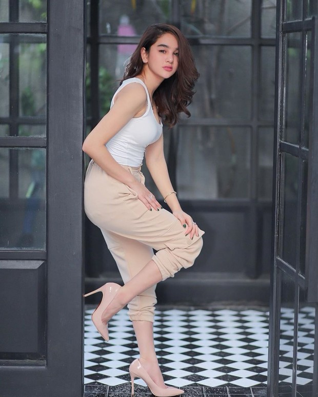 Potret Cantiknya Hana Hanifah