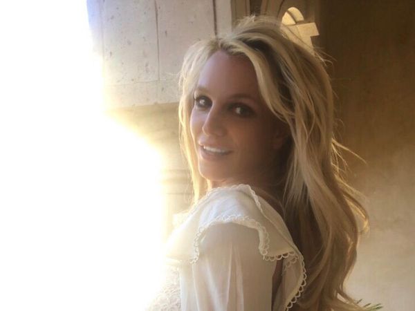 Nggak Gengsi, 5 Artis Wanita Ini Berani Lamar Kekasihnya Duluan