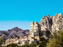 Keindahan Tersembunyi di Balik Perang Yaman, Istana Dar Al Hajar