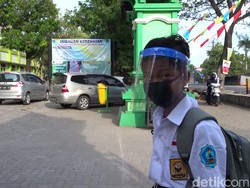 Tetap Semangat Meski Sekolah Sendirian, Dimas Bercita-cita Jadi Polisi