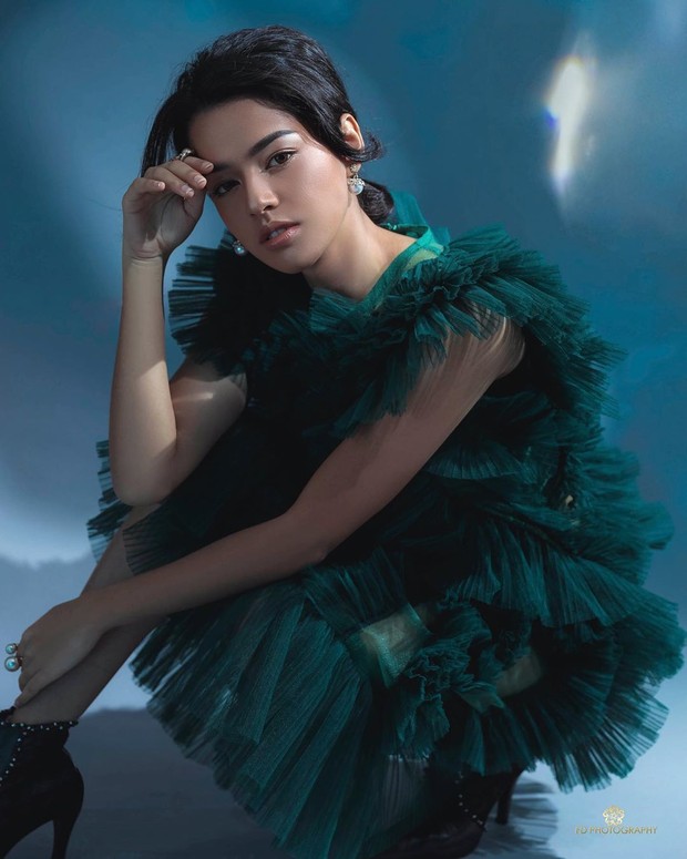 Susan Sameh dengan warna hijau