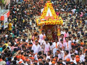 Potret Dewa India yang Bisa Sakit & Mengisolasi Diri