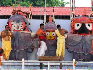 Di India, Dewa Bisa Sakit dan Mengisolasi Diri