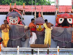 Di India, Dewa Bisa Sakit dan Mengisolasi Diri