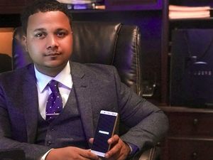 Kisah Bayi yang Pernah Dibuang di Tempat Sampah, Kini Jadi CEO Tajir Kisah Bayi yang Pernah Dibuang di Tempat Sampah, Kini Jadi CEO Tajir