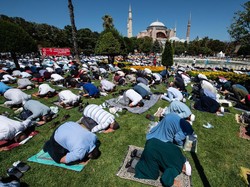 Saat 5 Muazin Kumandangkan Azan dari Menara Hagia Sophia